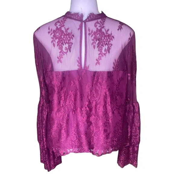 Cupcakes and cashmere Davey layered bell sleeve wine lace top M - Picture 3 of 15